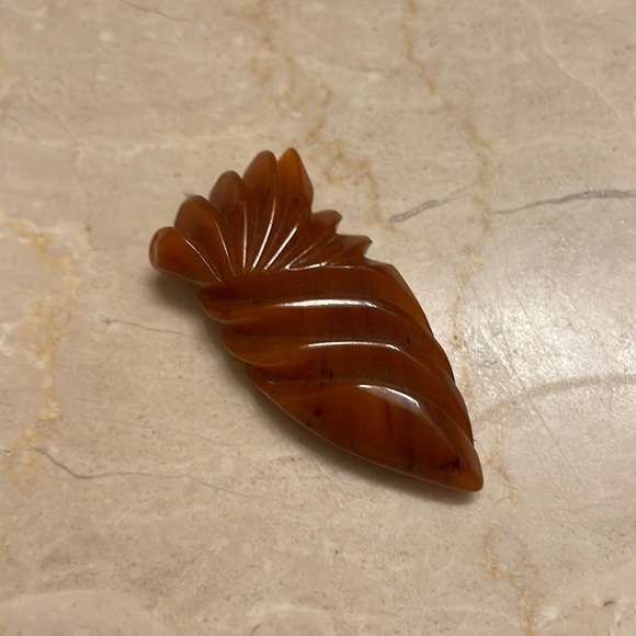 Jewelry - Bakelite Pineapple clip